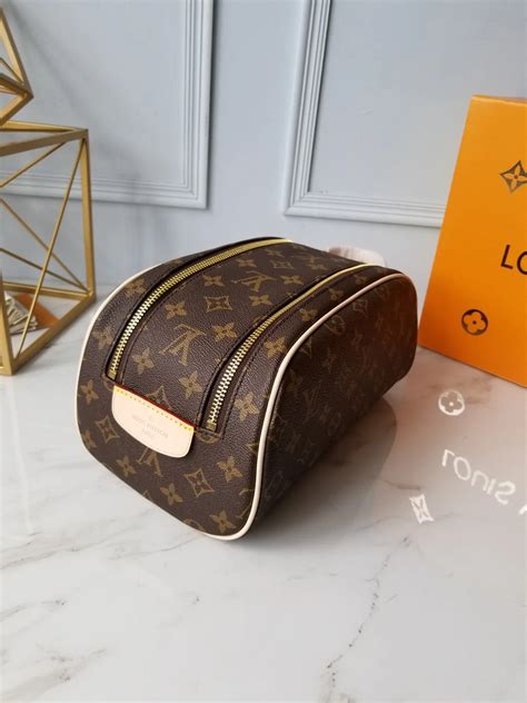 fake louis vuitton mens toiletry bag|louis vuitton men's wash bag.